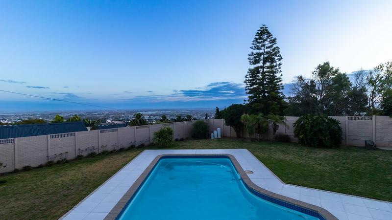 5 Bedroom Property for Sale in Loevenstein Western Cape